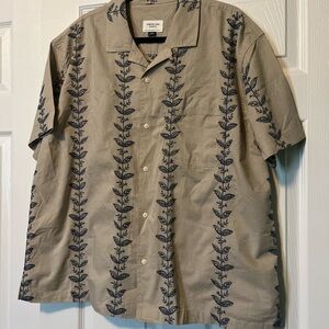 NWOT American Eagle Outfitters Beige and Navy Leaf Print Shirt